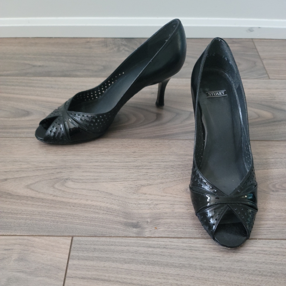 Stuart Weitzman Vintage Peep Toe Heels - Size 7.5